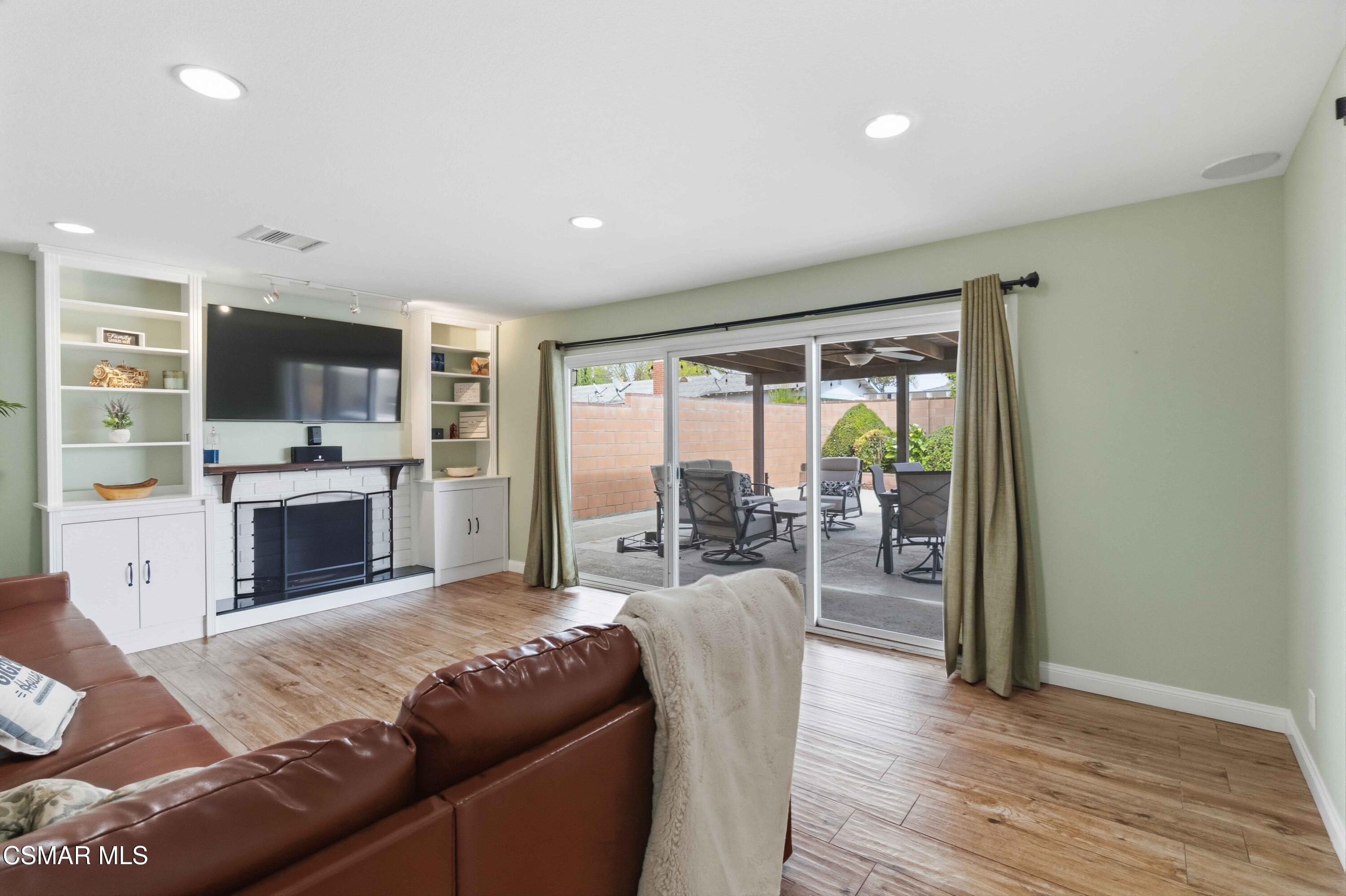 2034 Guerne Avenue Simi Valley, CA 93063 - Photo 3 of 45 008