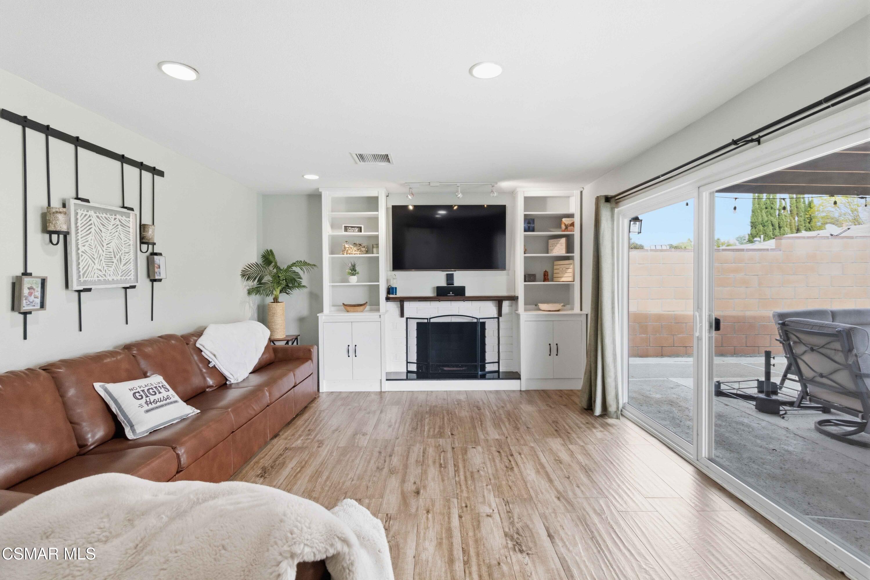 2034 Guerne Avenue Simi Valley, CA 93063 - Photo 9 of 45 009