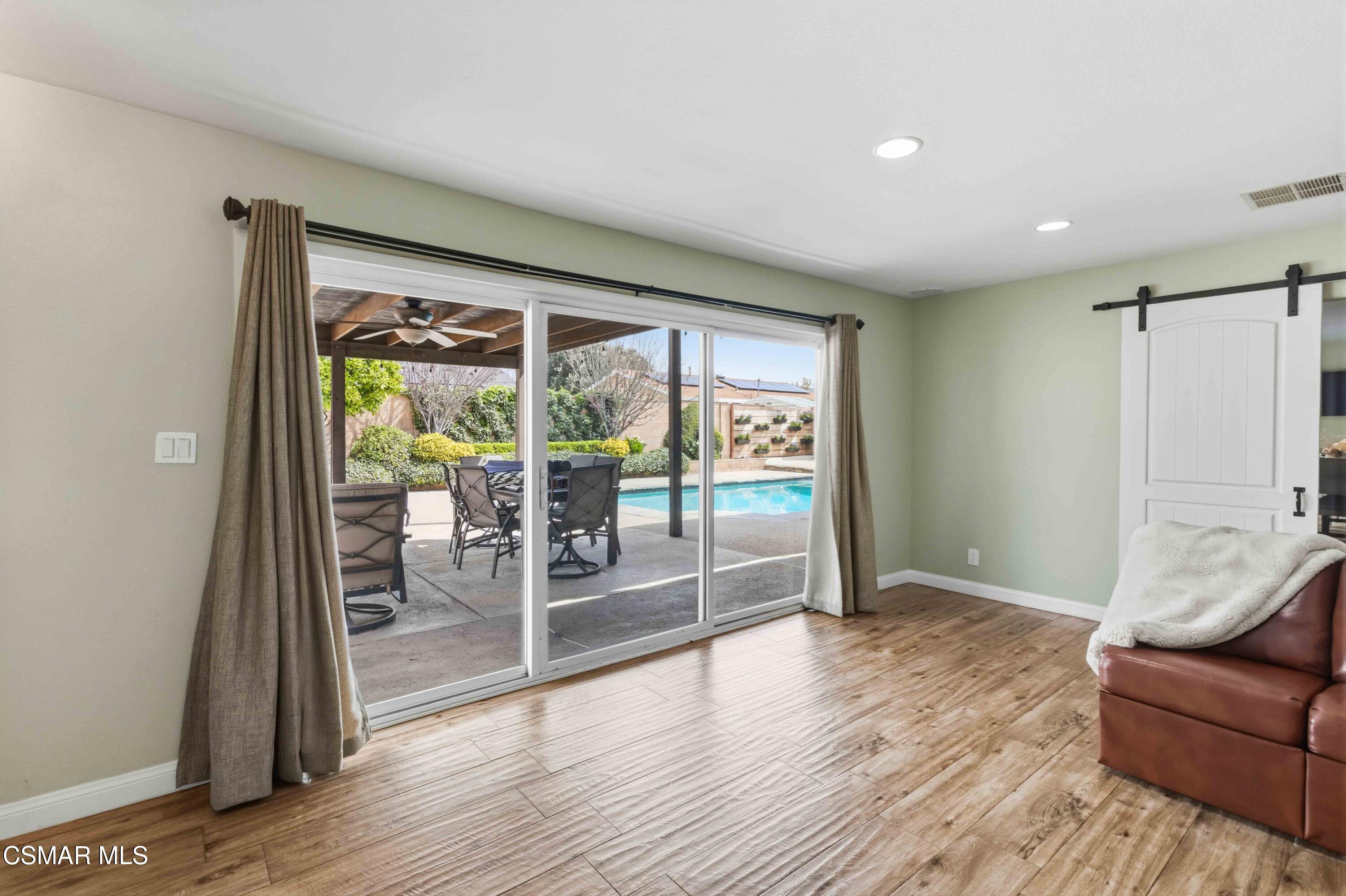 2034 Guerne Avenue Simi Valley, CA 93063 - Photo 10 of 45 012