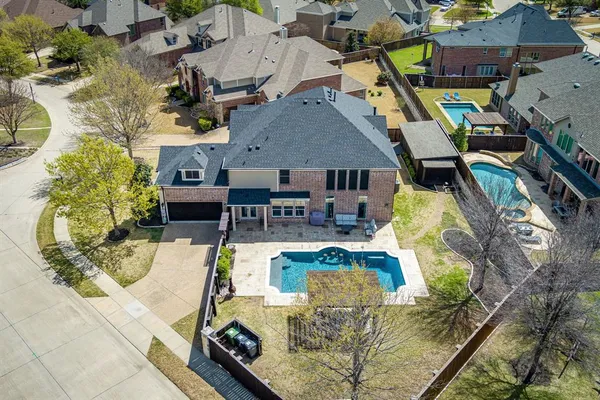 a view of a house with patio outdoor seating