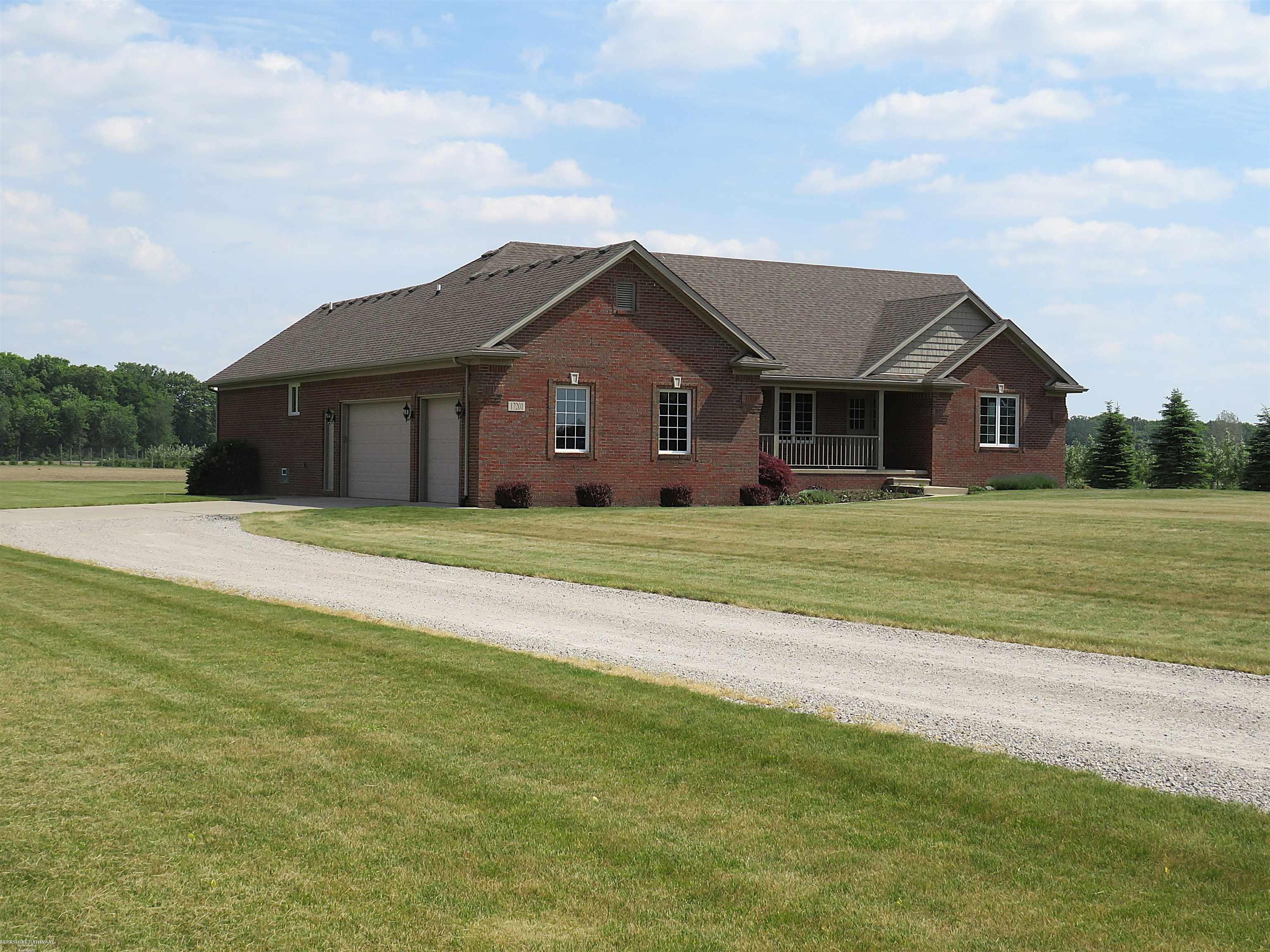 17201 Armada Center Road Armada, MI 48005 - Photo 2 of 33