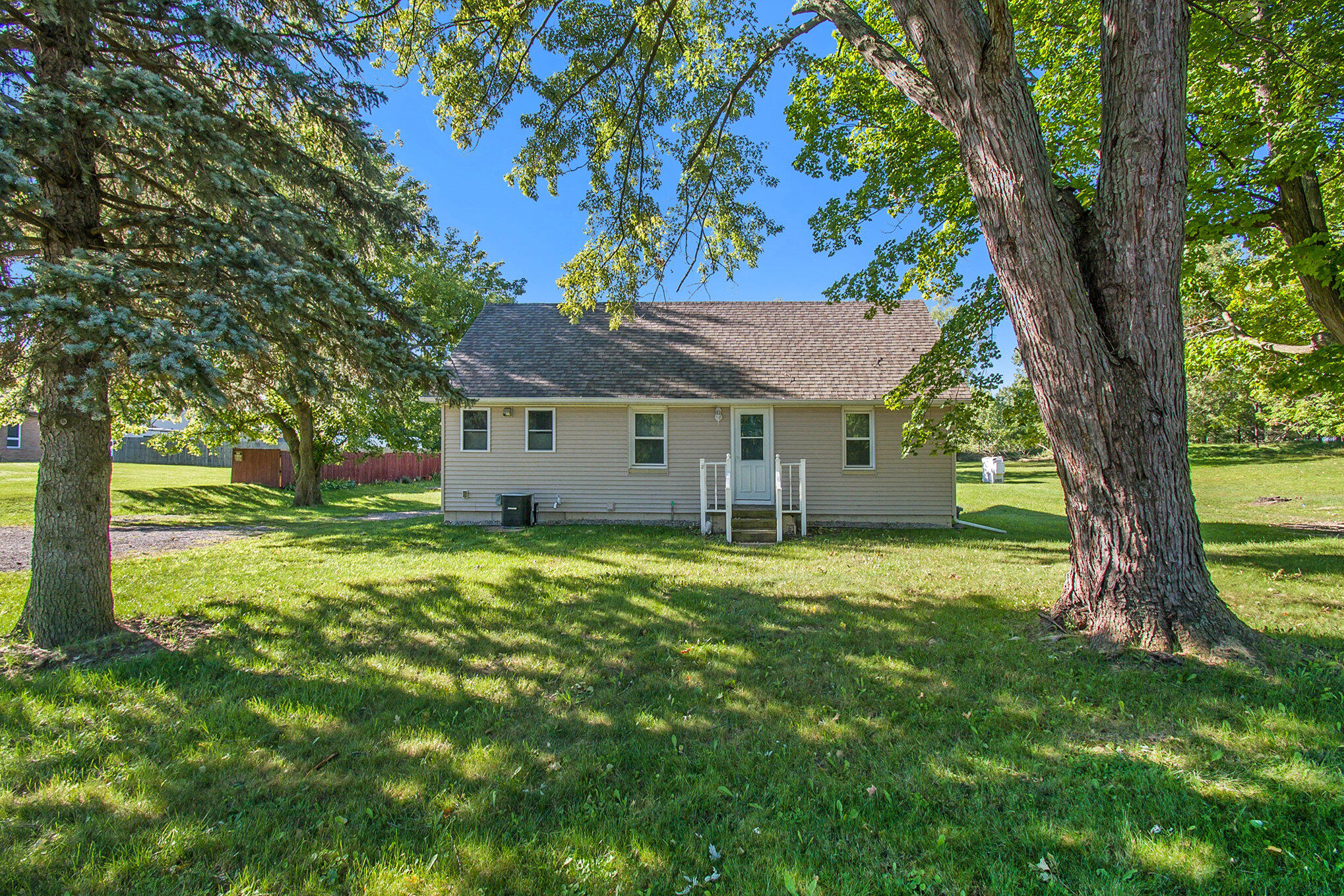 1834 East Cavanaugh Road Lansing, MI 48910 - Photo 1 of 37 034_ndp4807