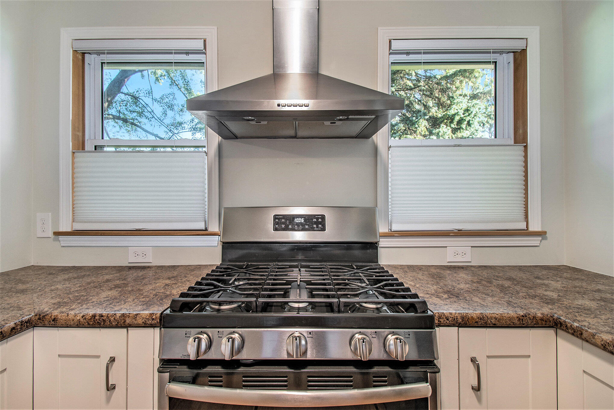1834 East Cavanaugh Road Lansing, MI 48910 - Photo 13 of 37 010_ndp4836