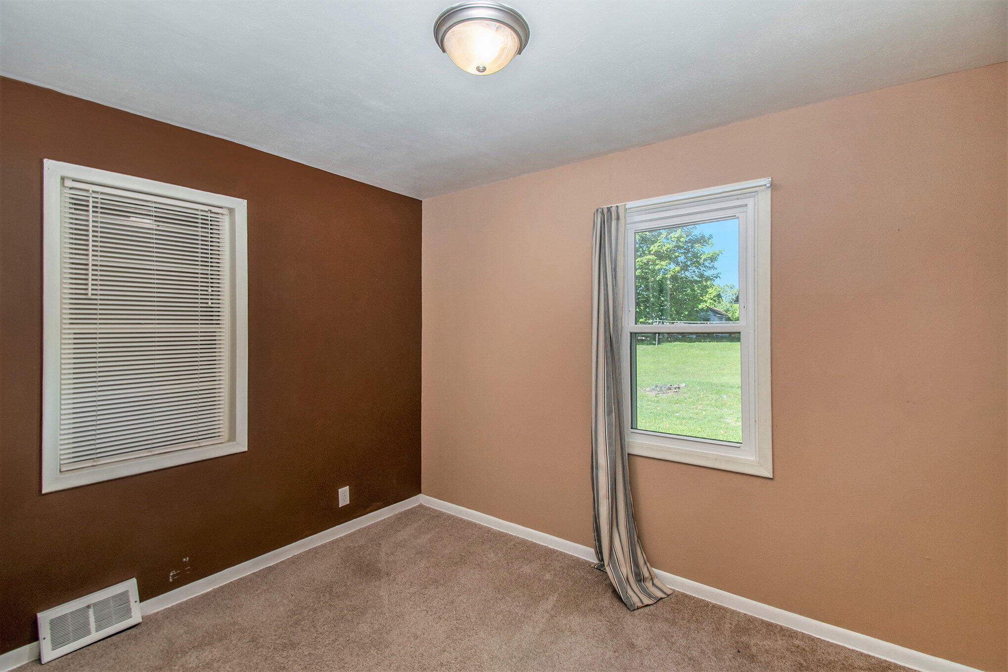 1834 East Cavanaugh Road Lansing, MI 48910 - Photo 20 of 37 016_ndp4866
