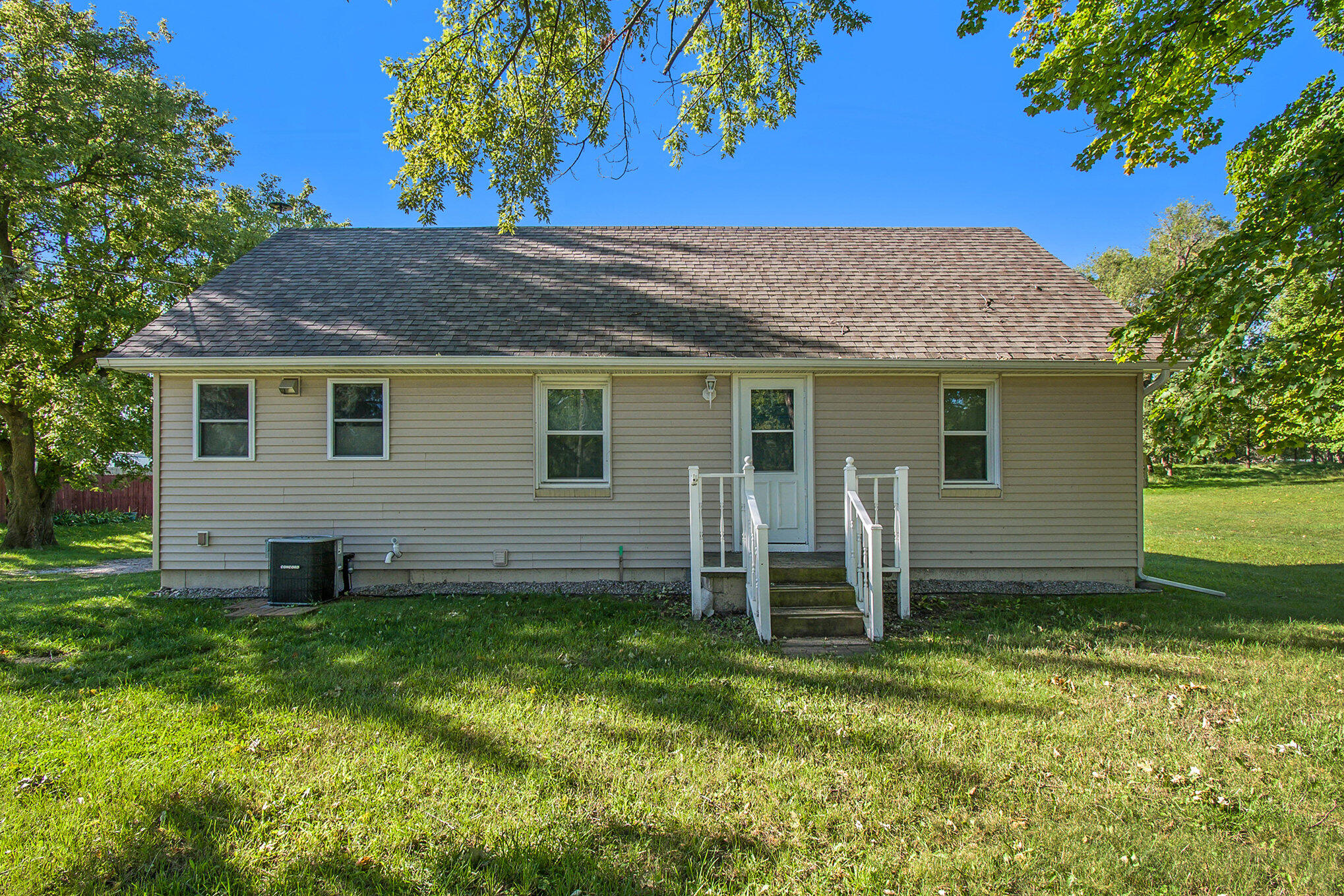 1834 East Cavanaugh Road Lansing, MI 48910 - Photo 2 of 37 032_ndp4806