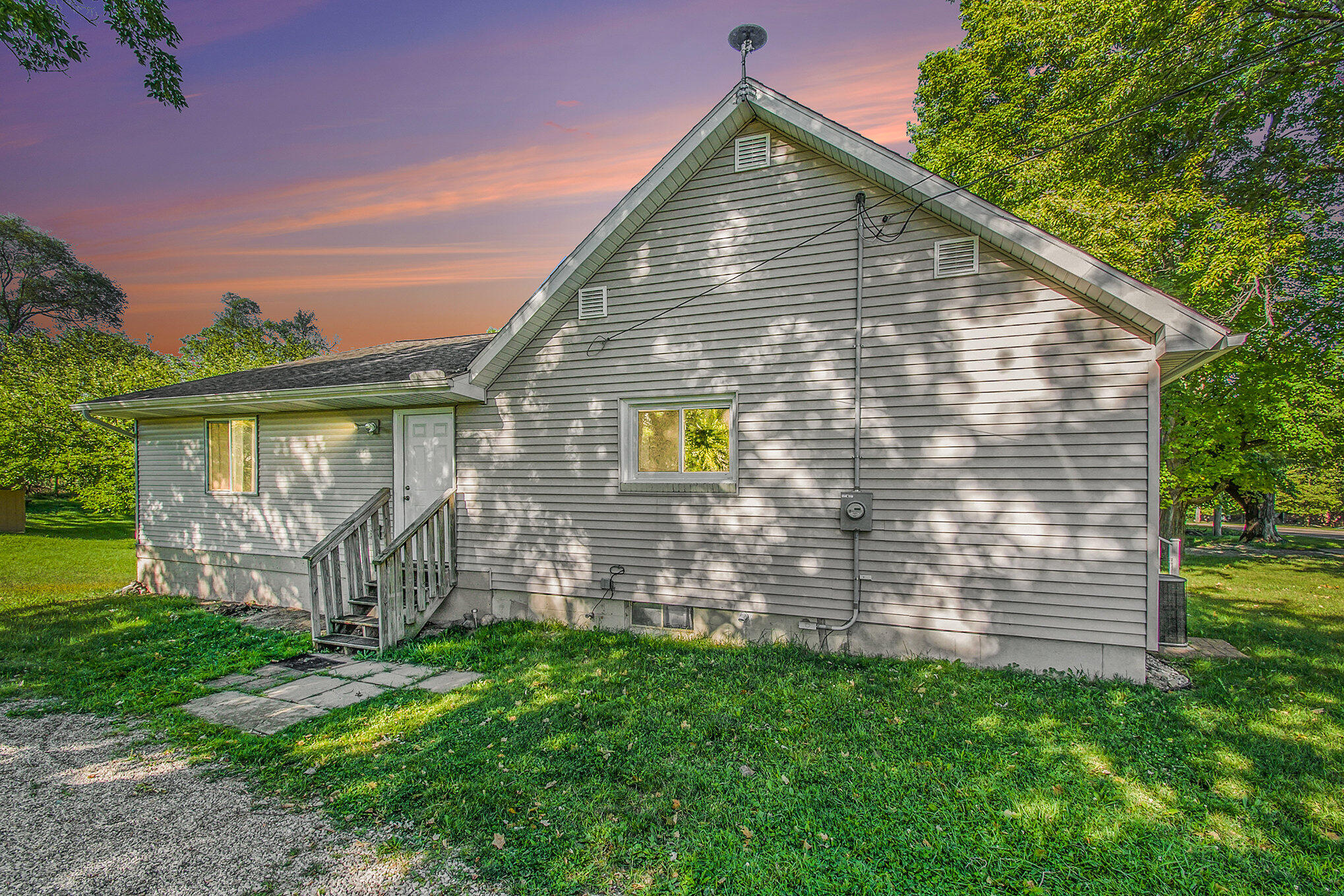 1834 East Cavanaugh Road Lansing, MI 48910 - Photo 3 of 37 002_ndp4813-twilight