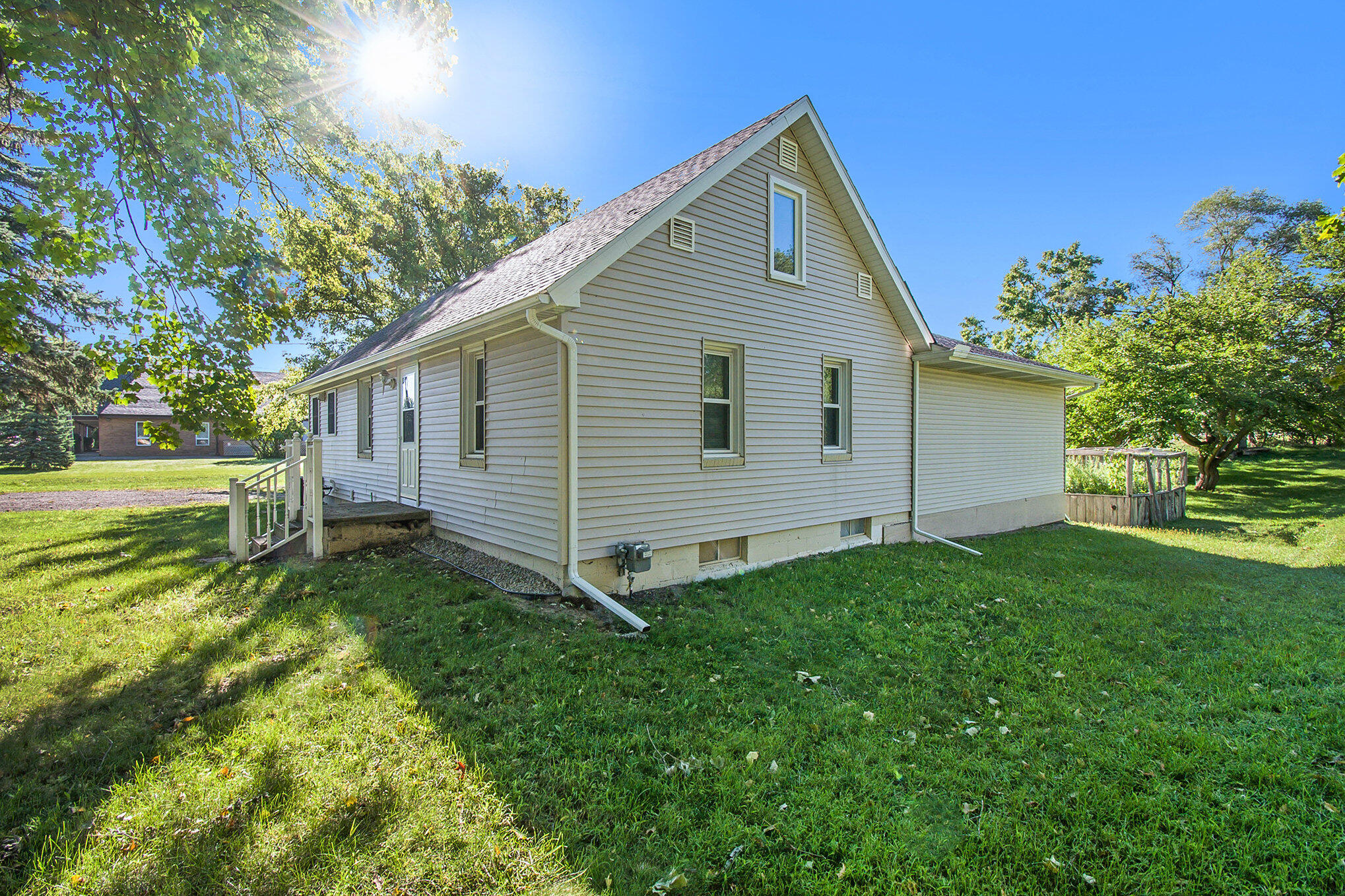 1834 East Cavanaugh Road Lansing, MI 48910 - Photo 5 of 37 003_ndp4812