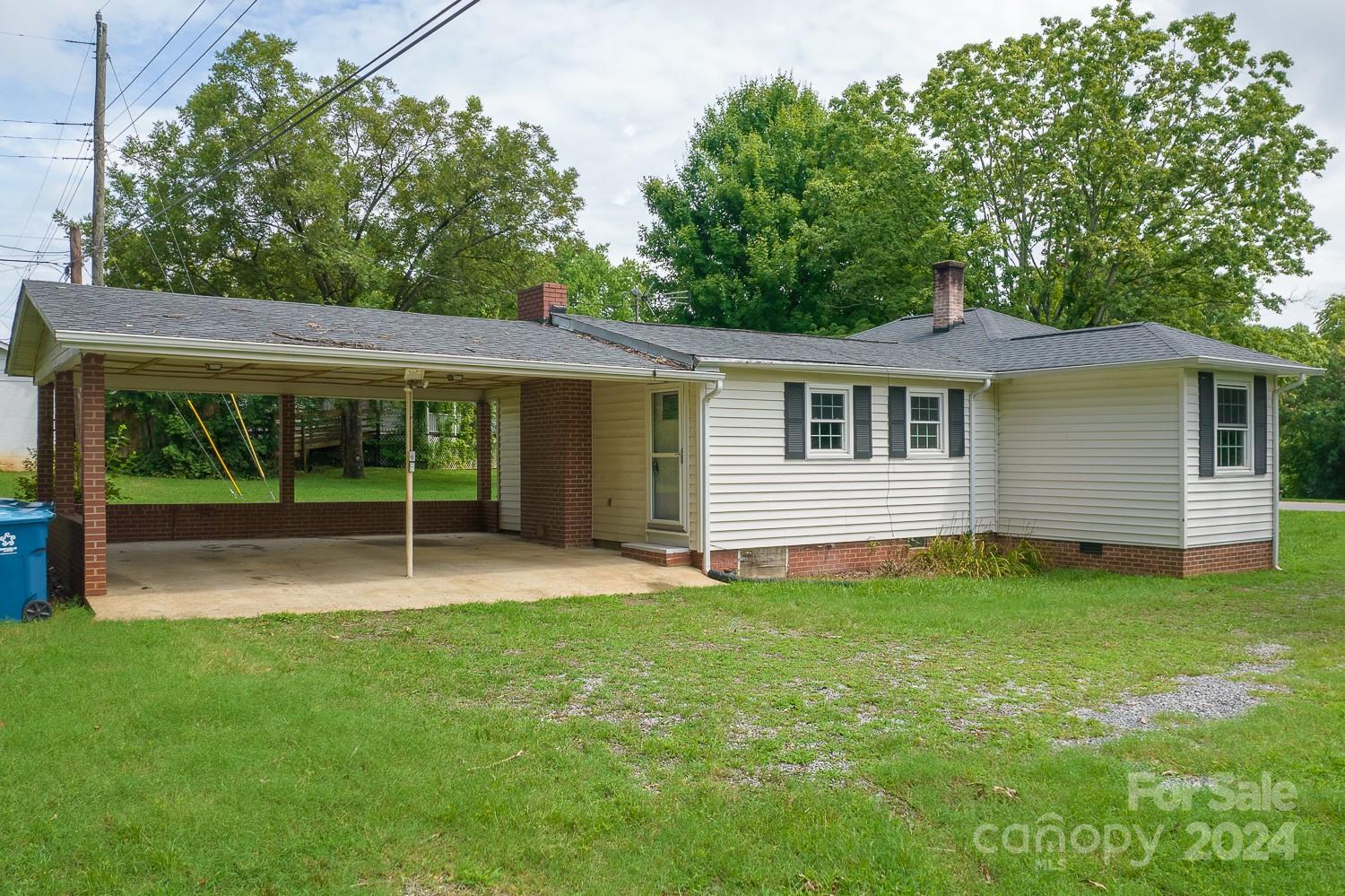 139 34th Street Northwest Hickory, NC 28601 - Photo 2 of 14