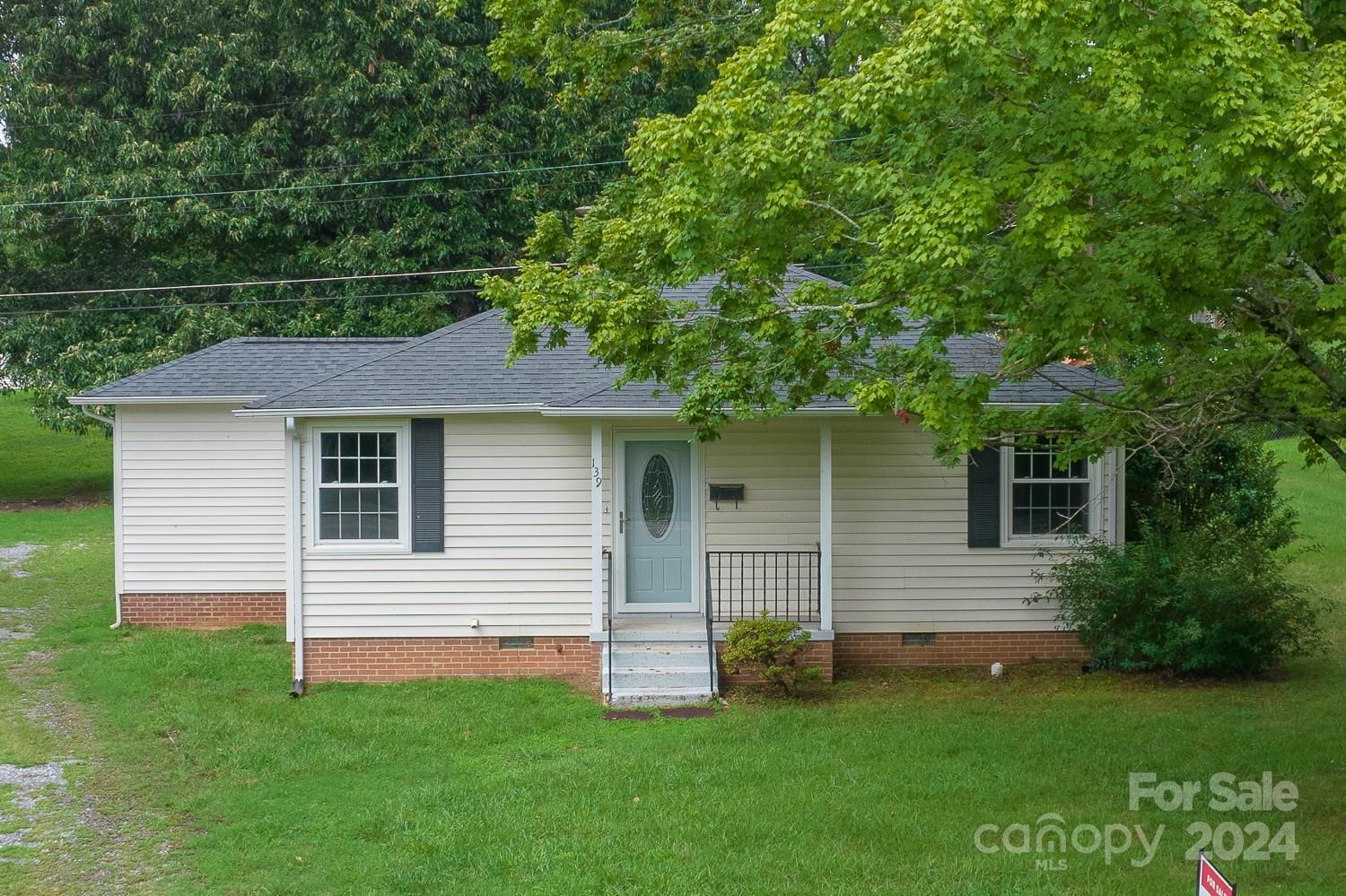 139 34th Street Northwest Hickory, NC 28601 - Photo 3 of 14