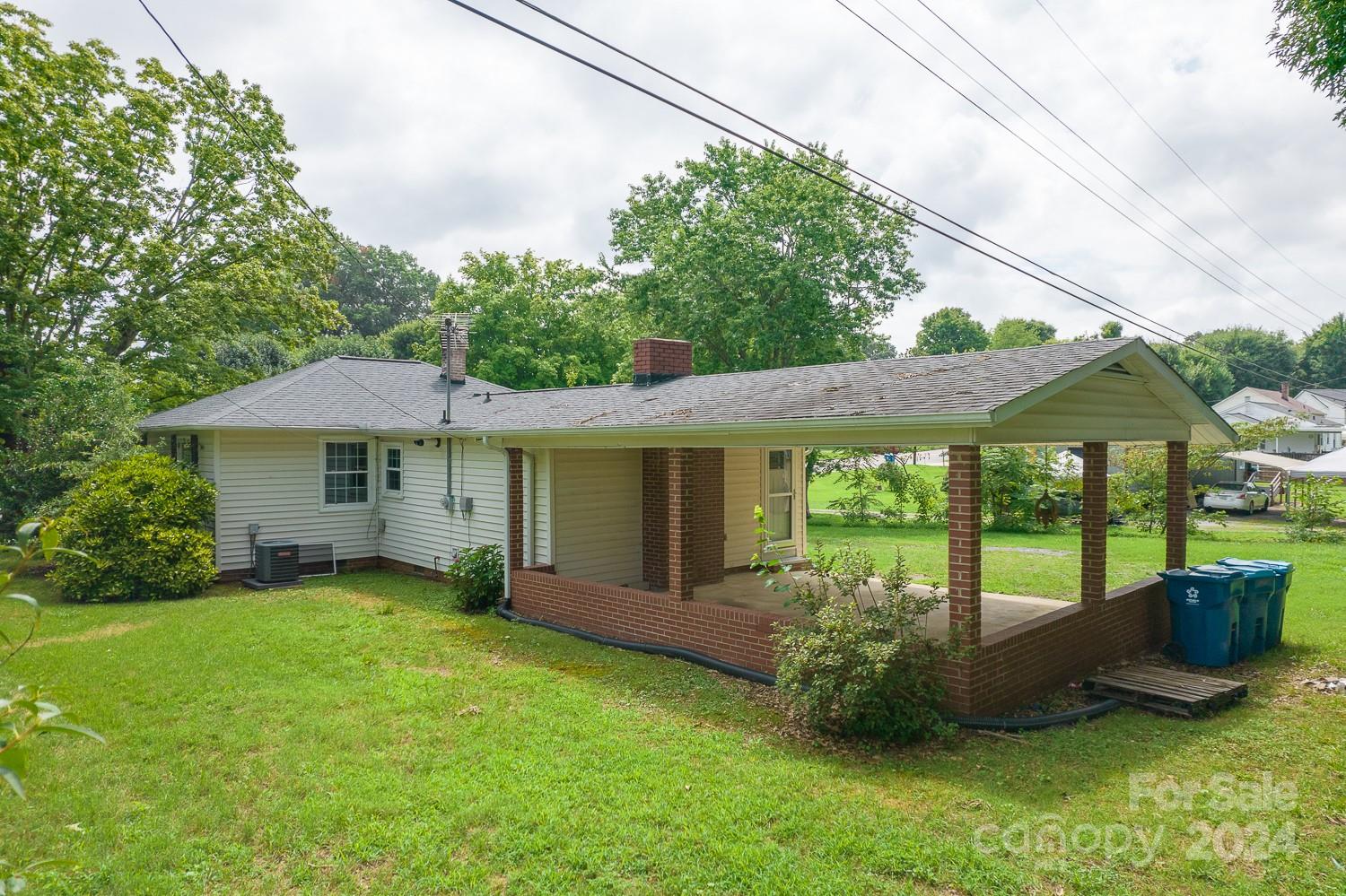 139 34th Street Northwest Hickory, NC 28601 - Photo 5 of 14