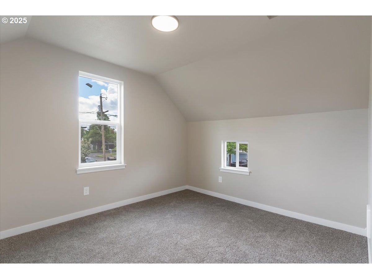 494 17th Street Northeast Salem, OR 97301 - Photo 15 of 44 an empty room with windows