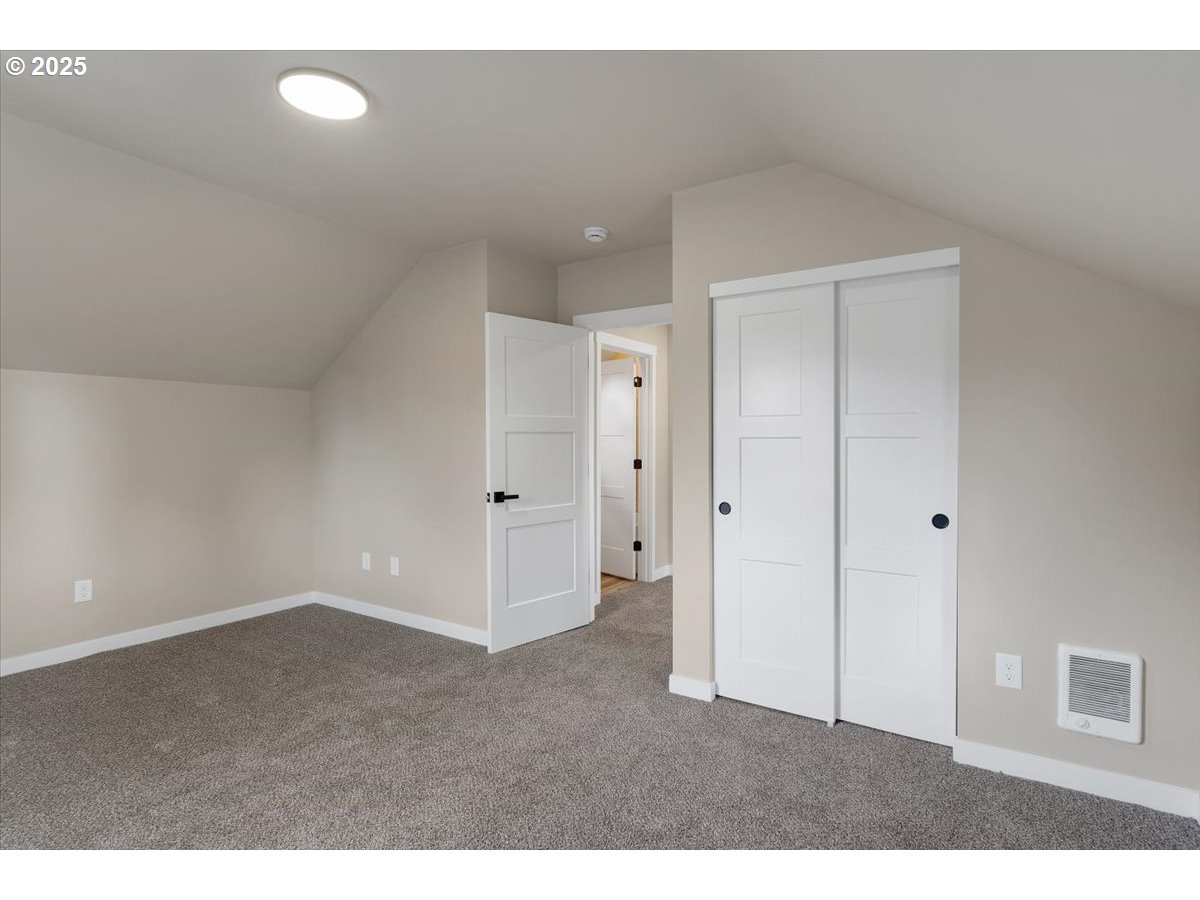 494 17th Street Northeast Salem, OR 97301 - Photo 17 of 44 a view of an empty room