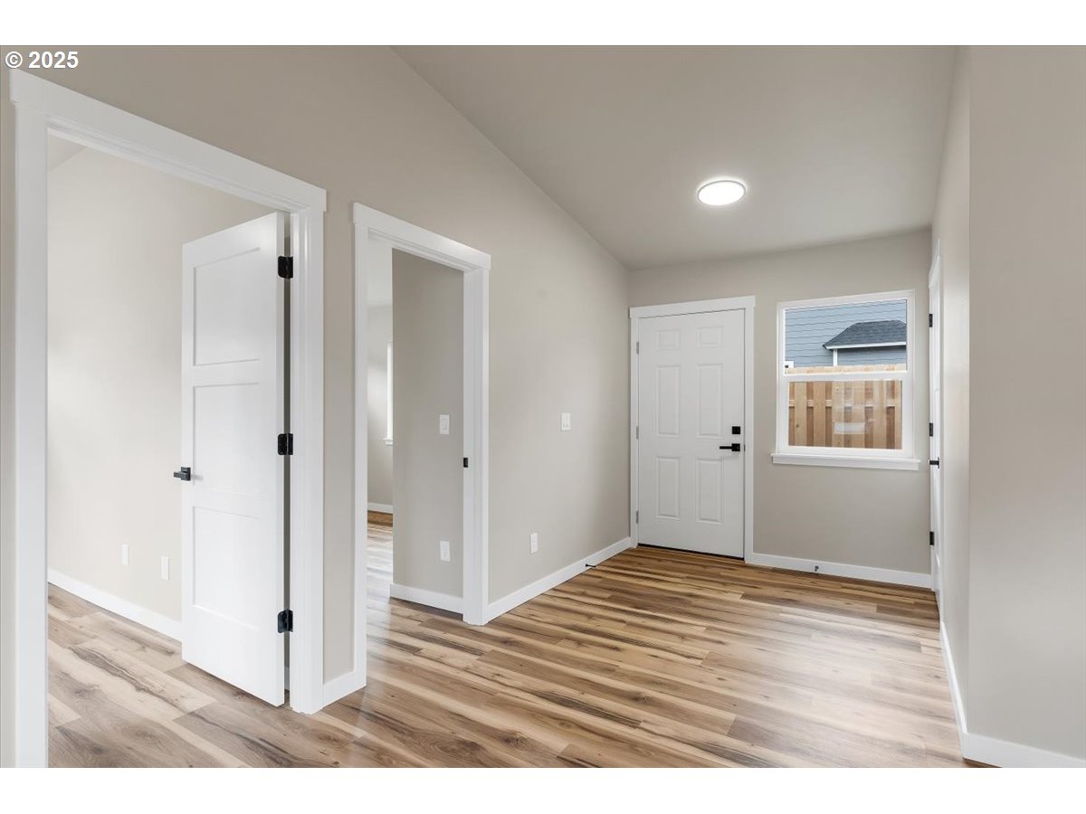 494 17th Street Northeast Salem, OR 97301 - Photo 32 of 44 a view of an empty room