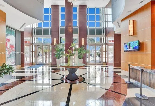 $3,200 | 253 Northeast 2nd Street, Unit 809, Miami, FL 33132