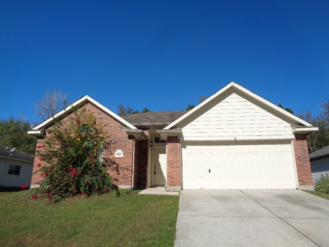 a view of a house with a yard and garage