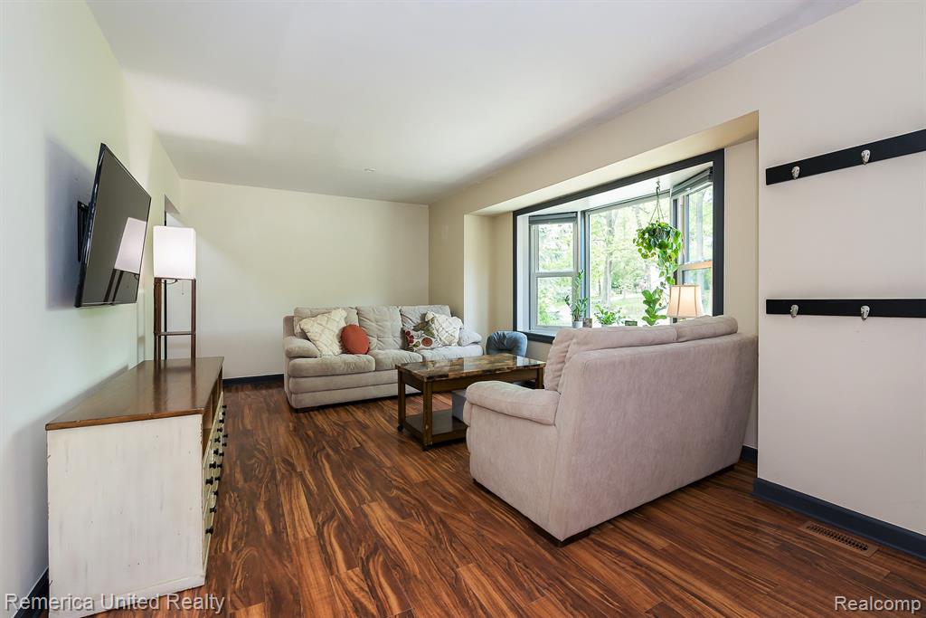3500 East Schafer Road Howell, MI 48843 - Photo 7 of 37 Gallery Image 7