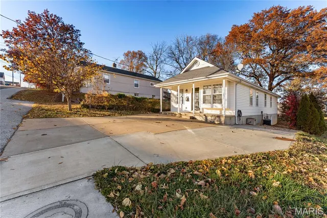 $1,795 | 5223 Langley Avenue, St. Louis, MO 63123