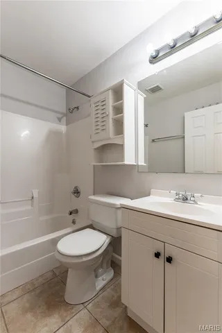 $1,795 | 5223 Langley Avenue, St. Louis, MO 63123