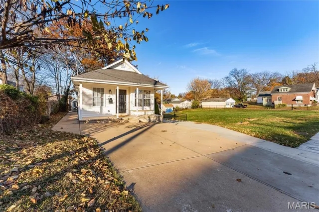 $1,795 | 5223 Langley Avenue, St. Louis, MO 63123