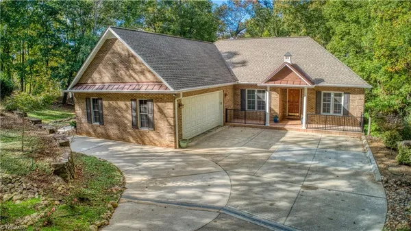 $799,900 | 906 Rocky Cove Lane, Denton, NC 27239