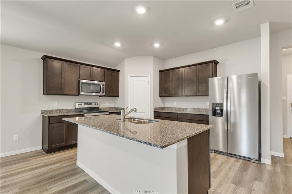 5350 Samuel Run Bryan, TX 77807 - Photo 3 of 14