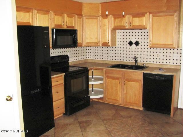 319 Cardinal Road Jacksonville, NC 28546 - Photo 2 of 12 319 Cardinal Kitchen