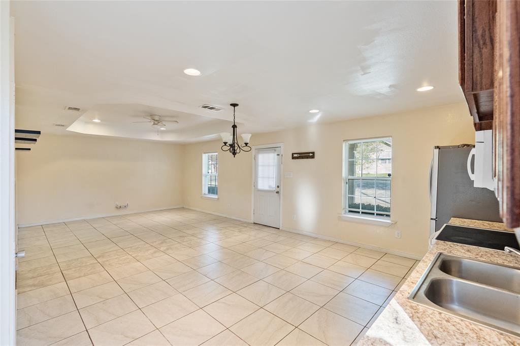 202 North Harrison Avenue Sherman, TX 75090 - Photo 10 of 26