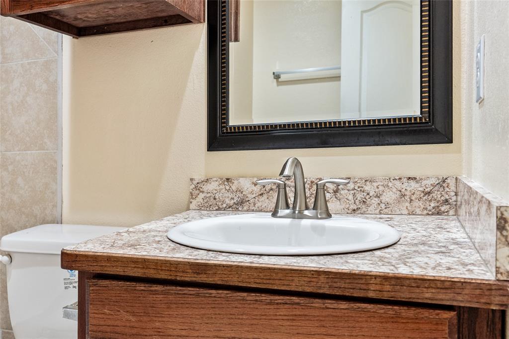 202 North Harrison Avenue Sherman, TX 75090 - Photo 12 of 26 Hall Bath