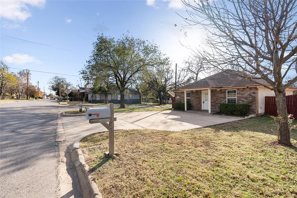 202 North Harrison Avenue Sherman, TX 75090 - Photo 19 of 26 Picture Front Picture