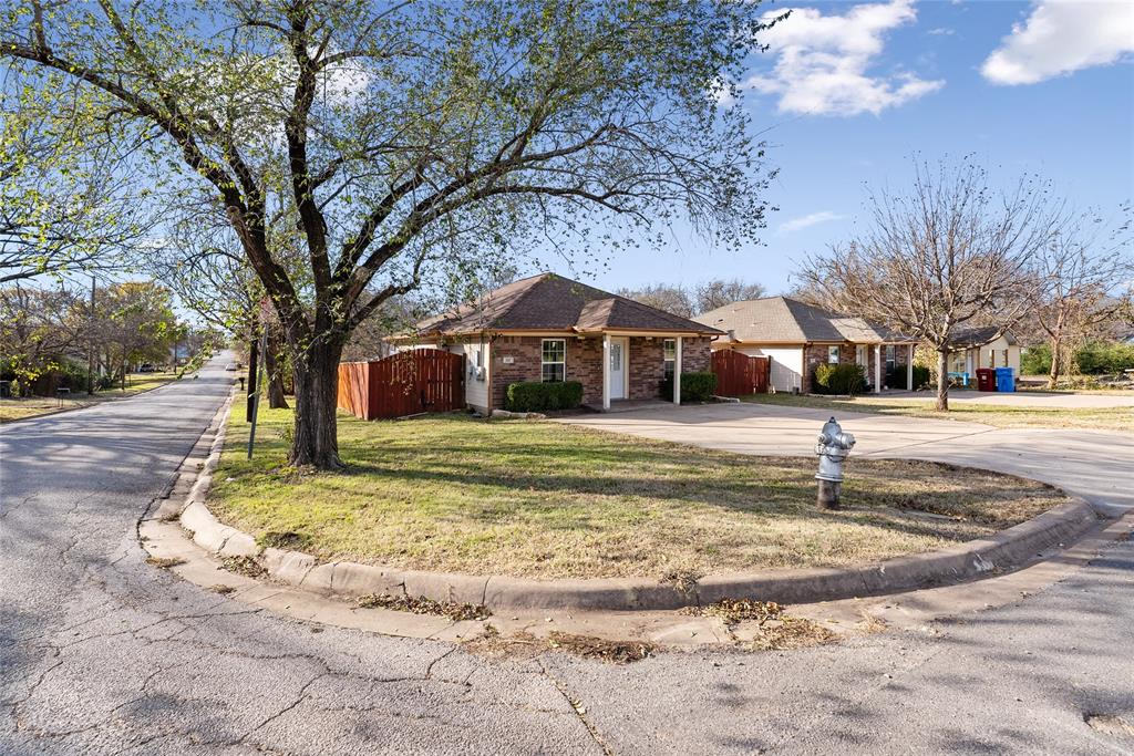 202 North Harrison Avenue Sherman, TX 75090 - Photo 2 of 26 Corner Lot