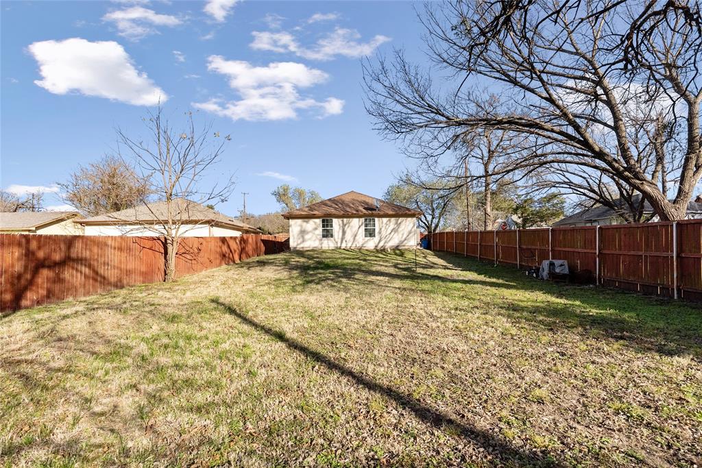 202 North Harrison Avenue Sherman, TX 75090 - Photo 20 of 26 Back Yard