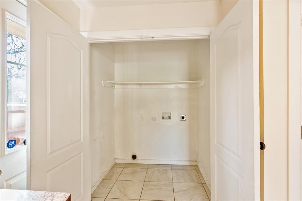 202 North Harrison Avenue Sherman, TX 75090 - Photo 3 of 26 Washer and Dryer Hook up