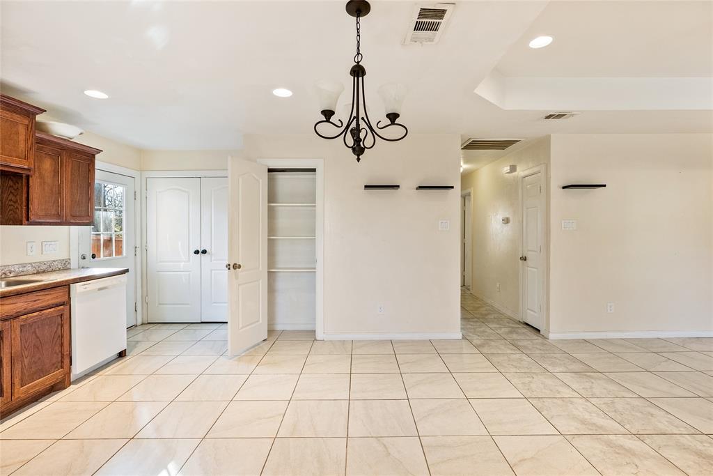 202 North Harrison Avenue Sherman, TX 75090 - Photo 5 of 26 Dinnig Area