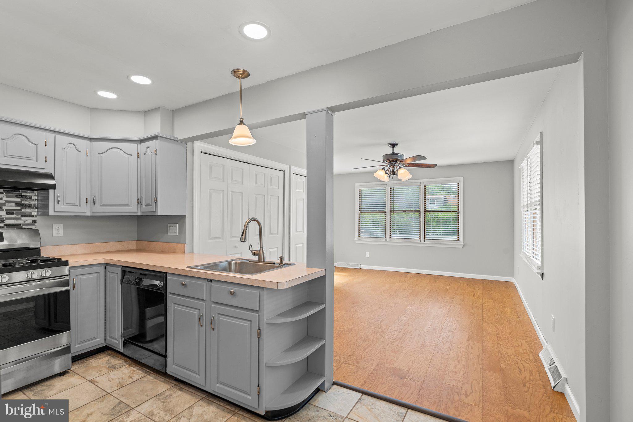 913 Clements Bridge Road Barrington, NJ 08007 - Photo 24 of 36