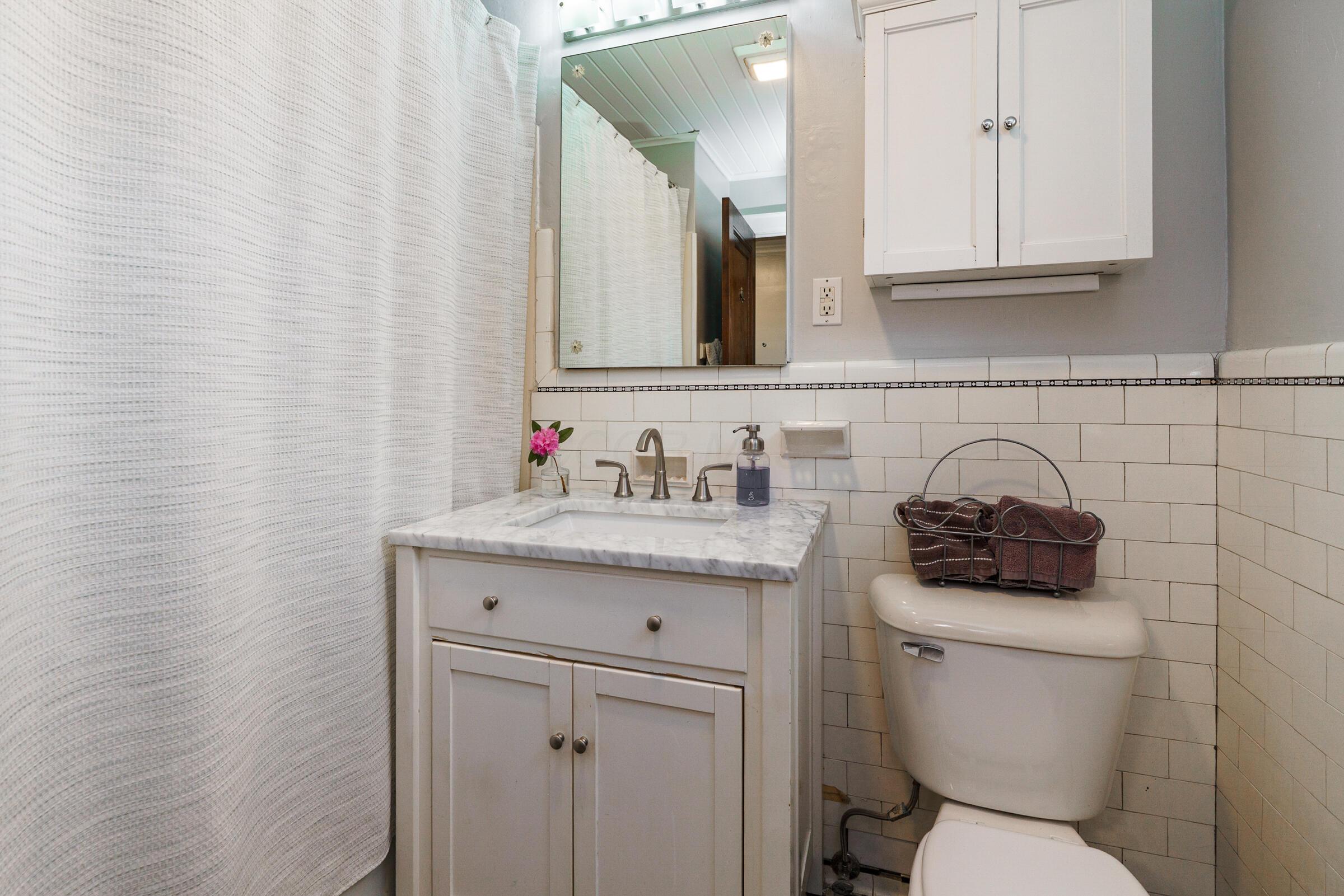 74 East Torrence Road Columbus, OH 43214 - Photo 33 of 43 Full bathroom 2 in basement