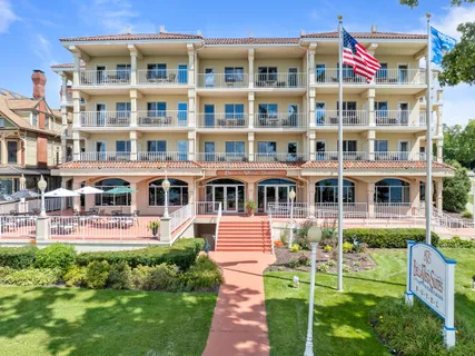 $127,500 | 335 Wrigley Drive, Unit 410, Lake Geneva, WI 53147