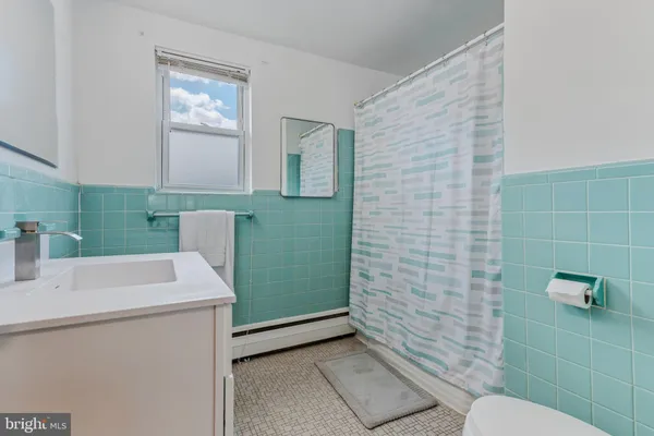 $2,100 | 1334 Montgomery Avenue, Unit D4, Narberth, PA 19072