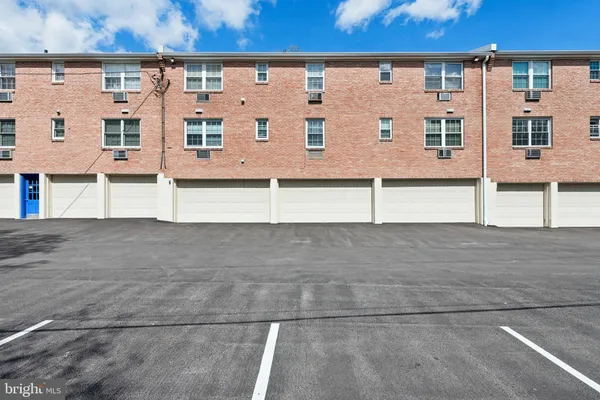 $2,100 | 1334 Montgomery Avenue, Unit D4, Narberth, PA 19072