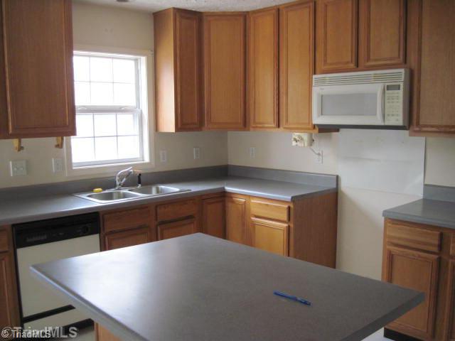 218 Pine Needles Road Reidsville, NC 27320 - Photo 5 of 9 Kitchen.