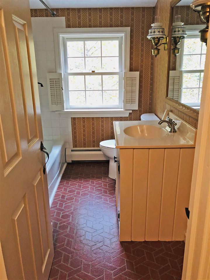 1462 Hinesburg Road Brattleboro, VT 05301 - Photo 27 of 34