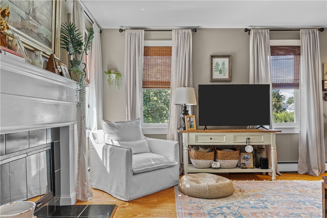 887 Anthony Road Portsmouth, RI 02871 - Photo 6 of 45 Gallery Image 6