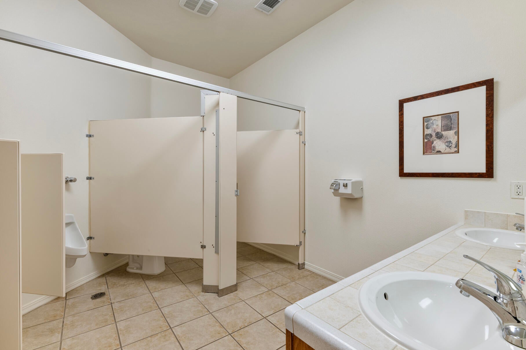 371 Cedar Ridge Cave Junction, OR 97523 - Photo 40 of 40 Clubhouse bathroom