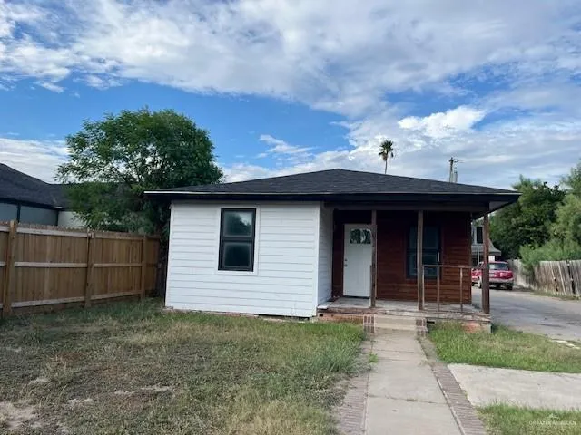 a view of a house with a small yard and plants