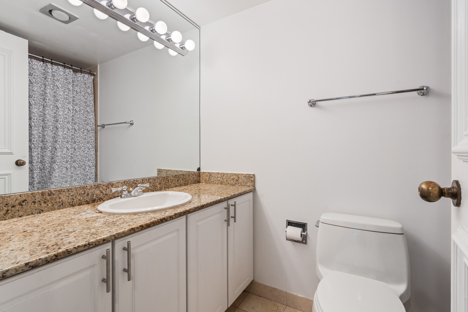 40 East Delaware Place, Unit 1502 Chicago, IL 60611 - Photo 16 of 25