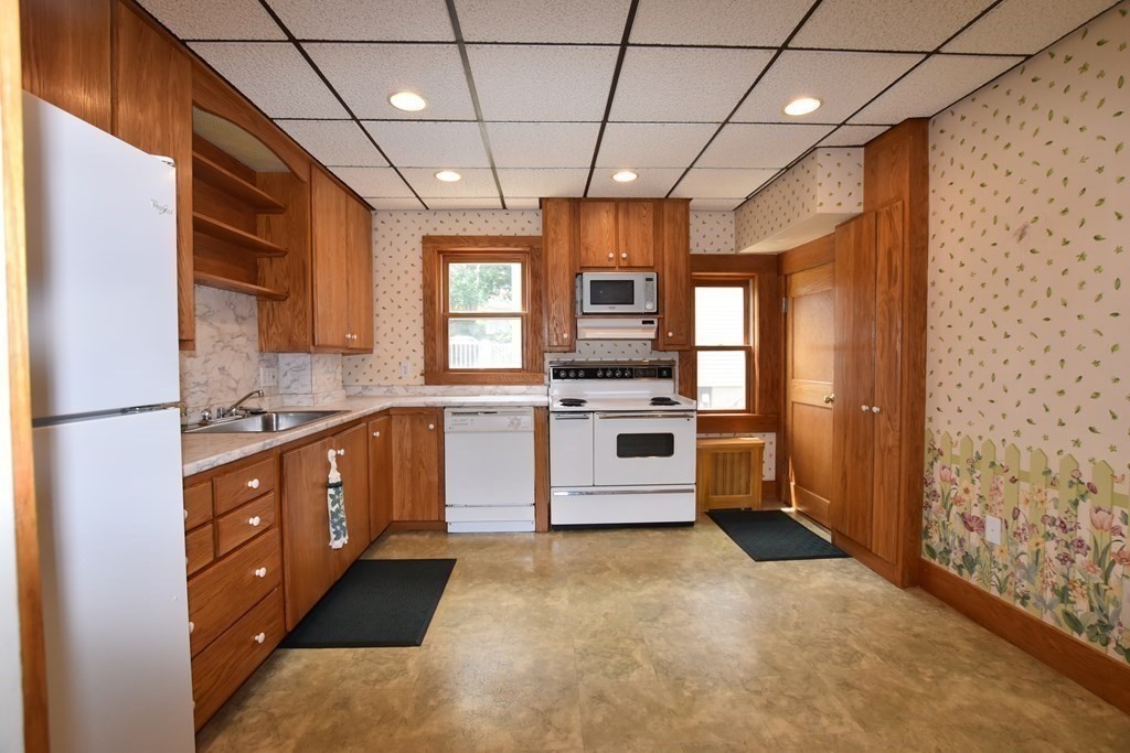22 Manning Road Waltham, MA 02452 - Photo 11 of 34 Gallery Image 11