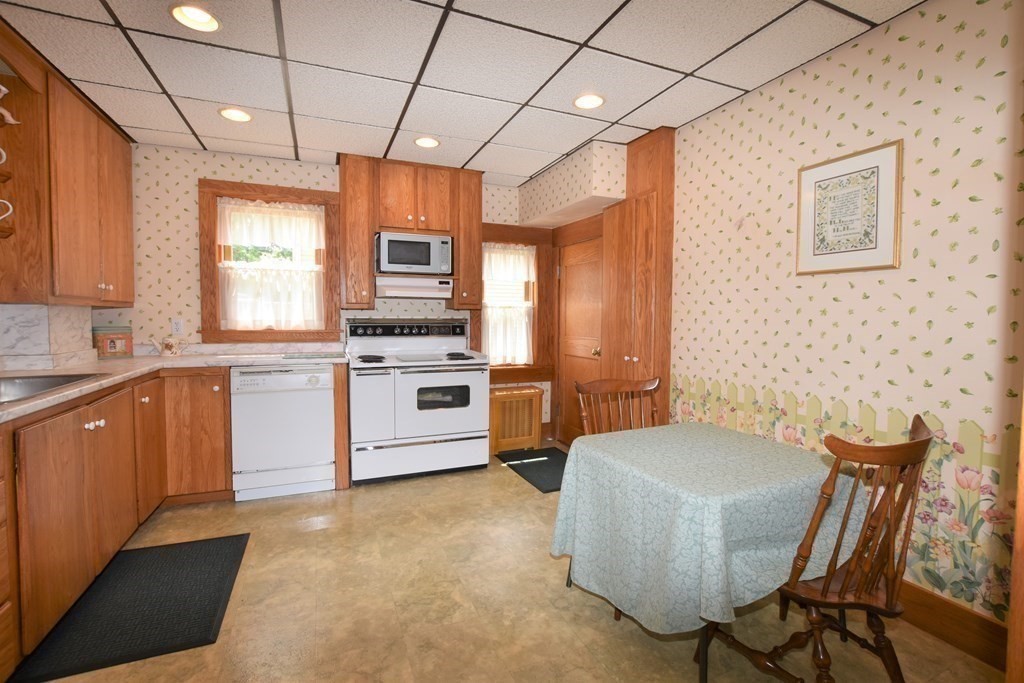 22 Manning Road Waltham, MA 02452 - Photo 13 of 34 Gallery Image 13