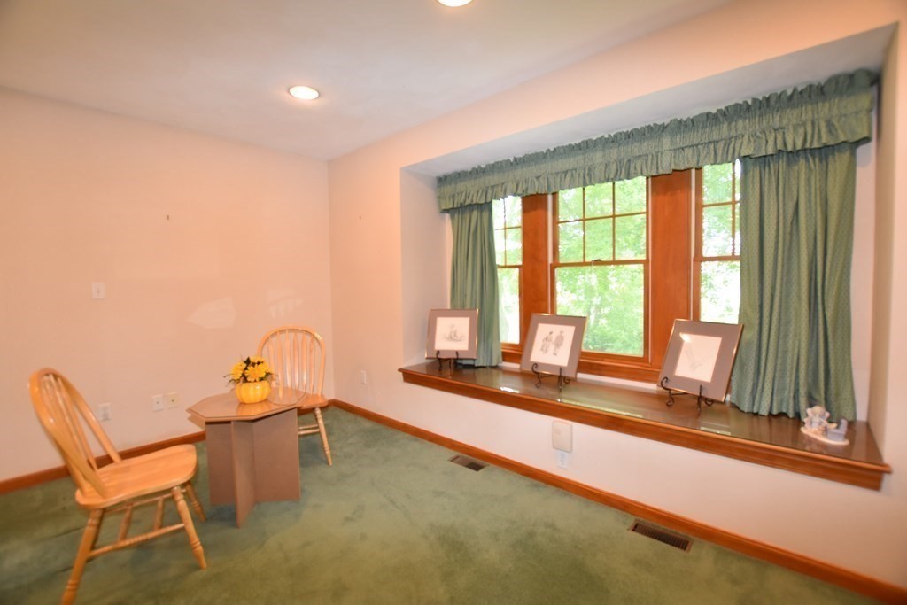 22 Manning Road Waltham, MA 02452 - Photo 17 of 34 Gallery Image 17