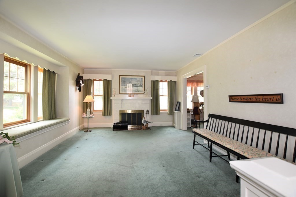 22 Manning Road Waltham, MA 02452 - Photo 4 of 34 Gallery Image 4