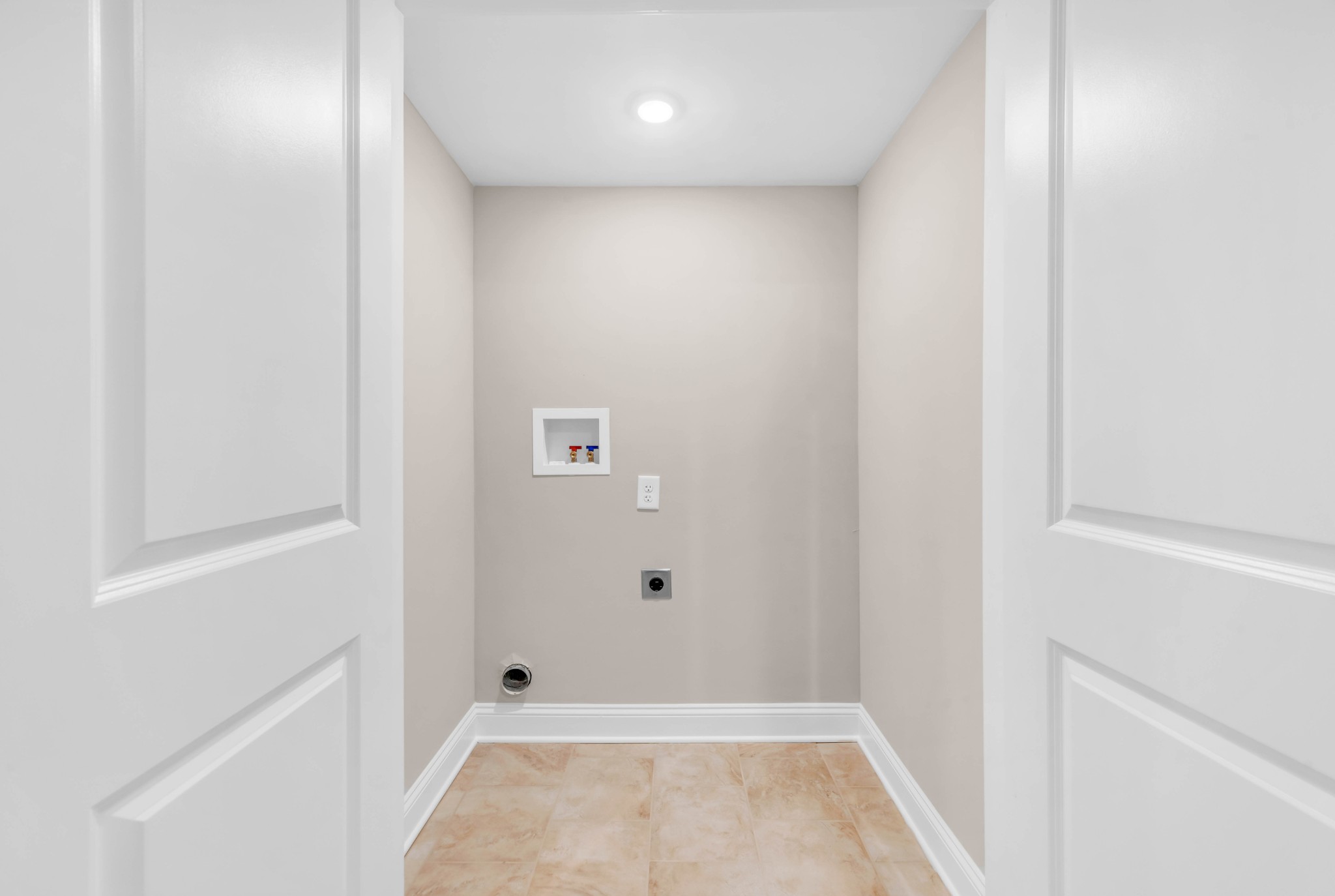 887 Harvey Road Cumberland Furnace, TN 37051 - Photo 29 of 72 a view of bathroom with white bath tub