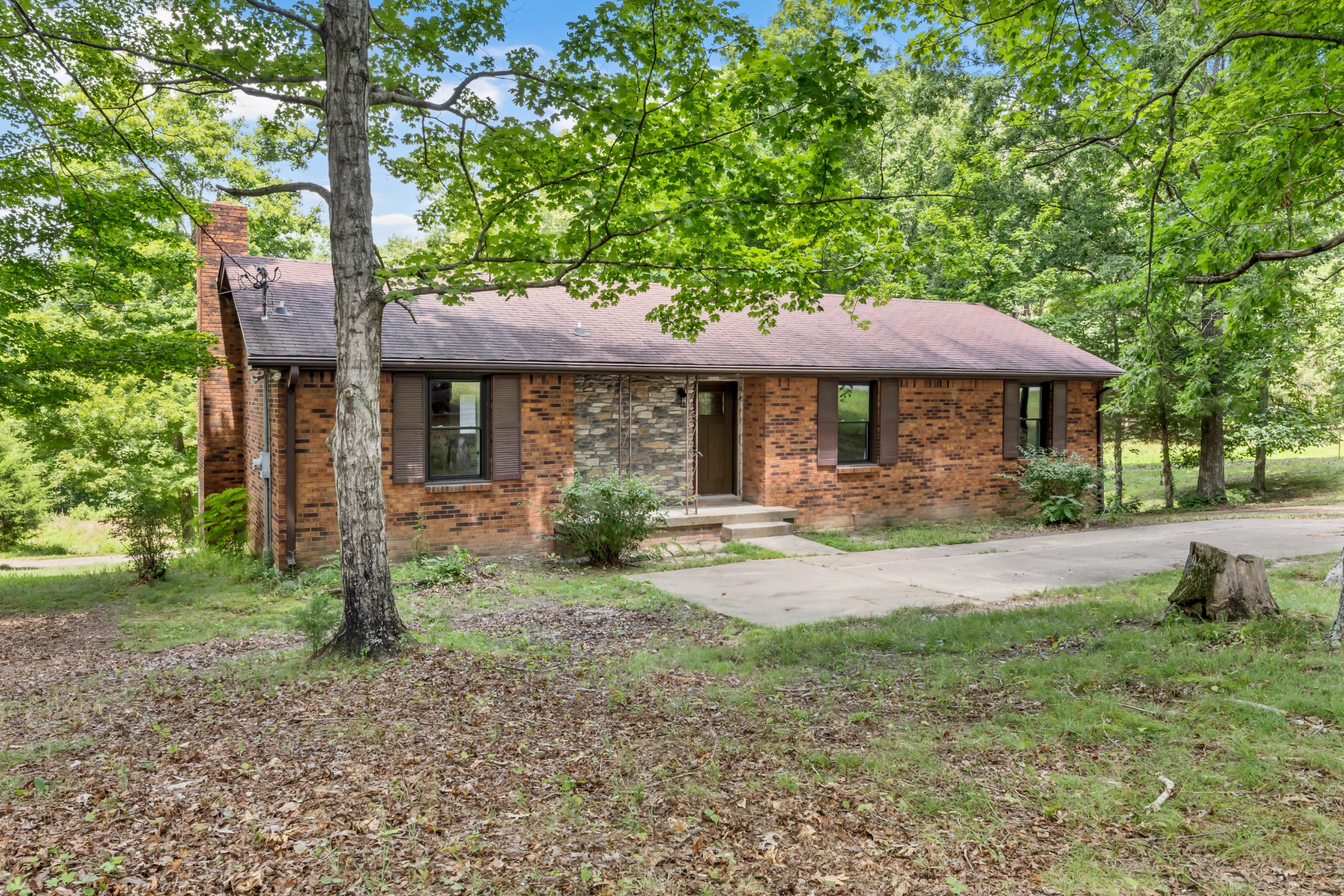 887 Harvey Road Cumberland Furnace, TN 37051 - Photo 5 of 72 a front view of a house with yard patio and green space